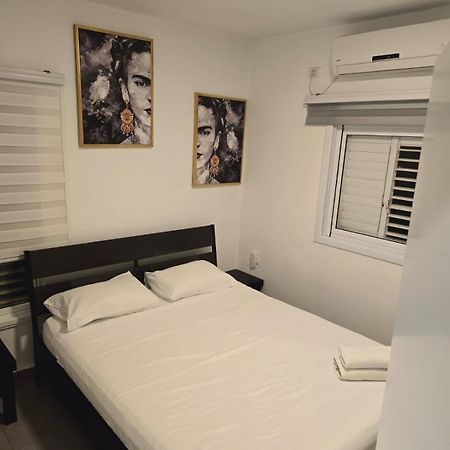 Gk Apartment Harmony Bat Yam Exteriör bild