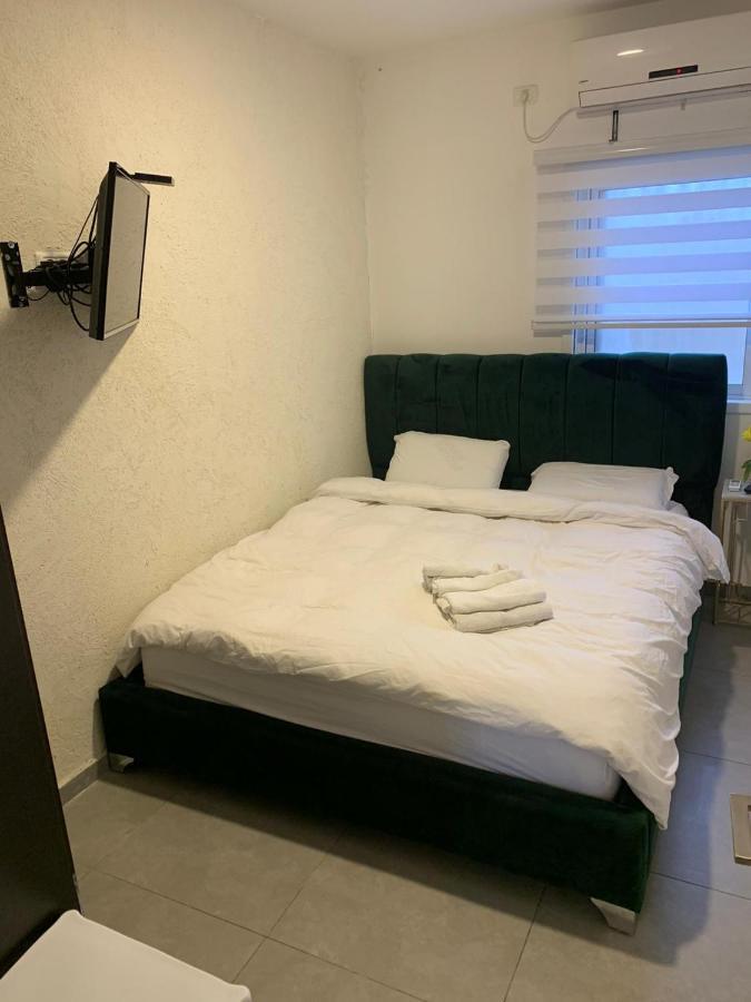 Gk Apartment Harmony Bat Yam Exteriör bild