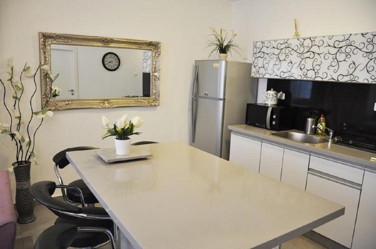 Gk Apartment Harmony Bat Yam Exteriör bild