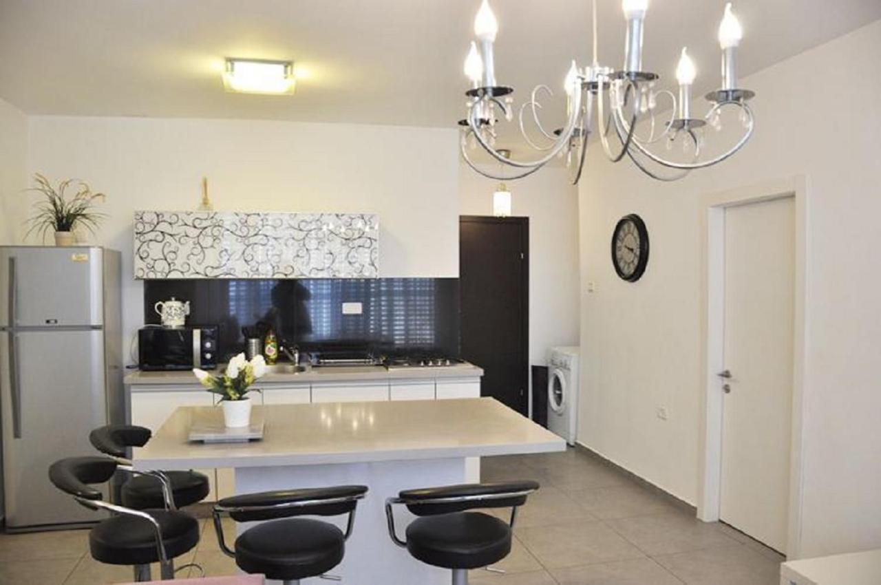 Gk Apartment Harmony Bat Yam Exteriör bild