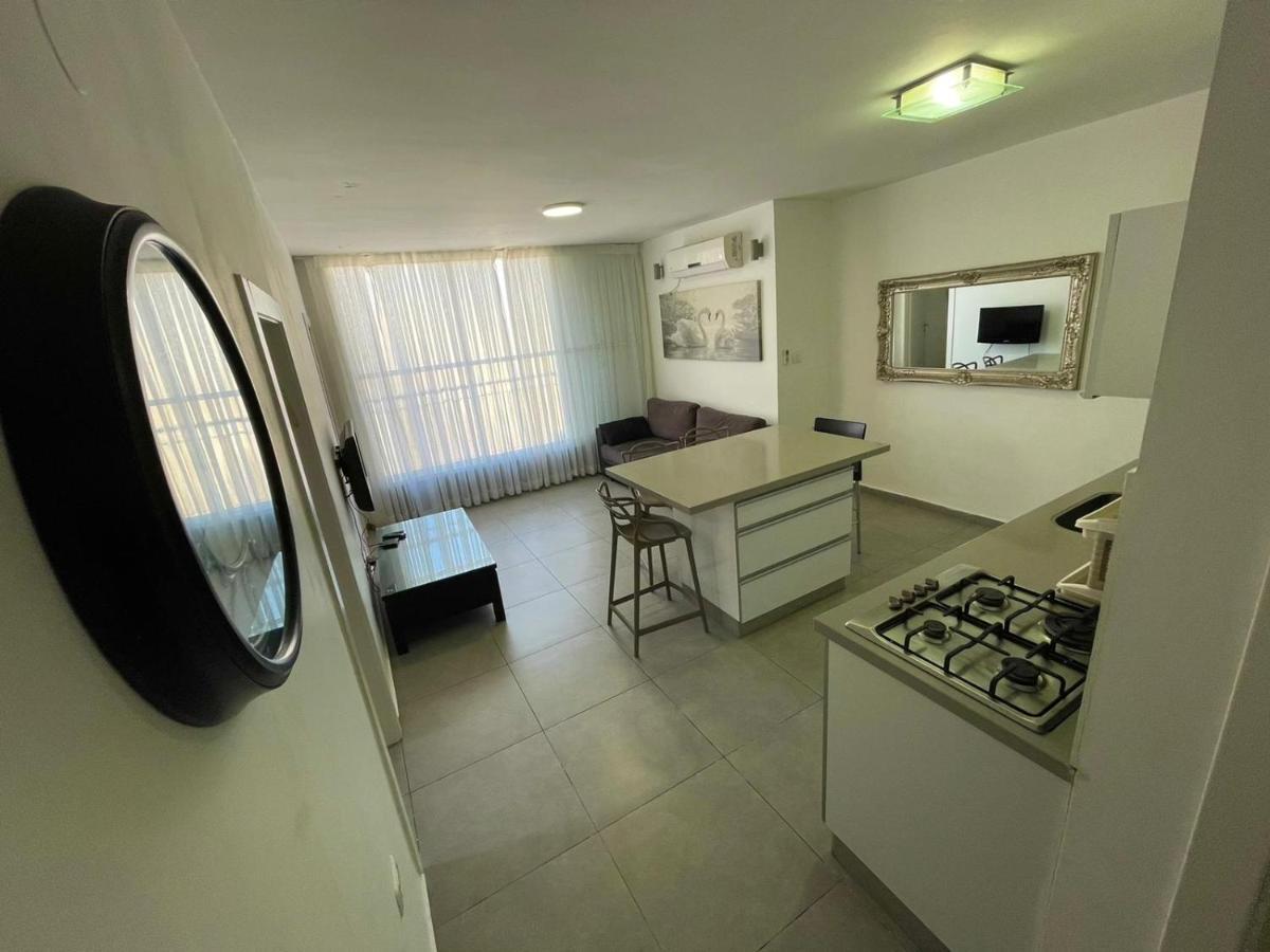 Gk Apartment Harmony Bat Yam Exteriör bild