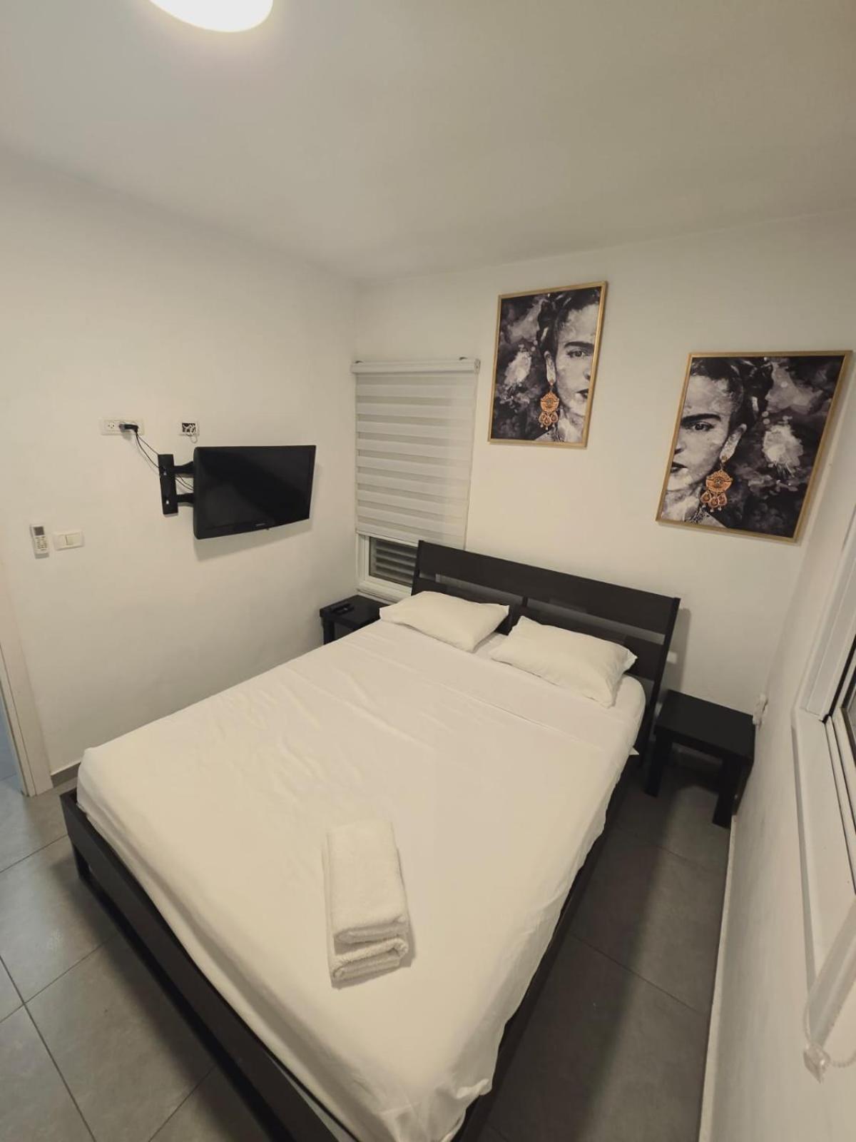 Gk Apartment Harmony Bat Yam Exteriör bild