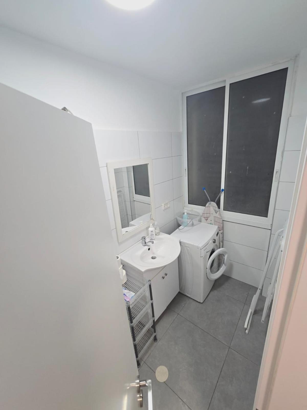 Gk Apartment Harmony Bat Yam Exteriör bild