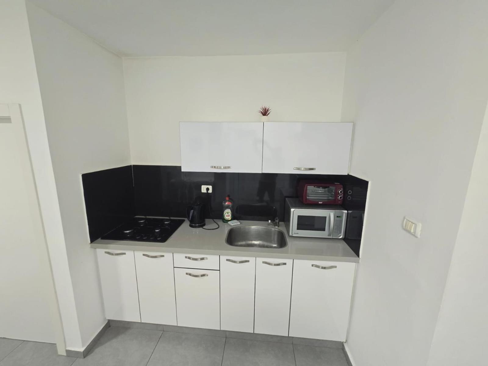 Gk Apartment Harmony Bat Yam Exteriör bild