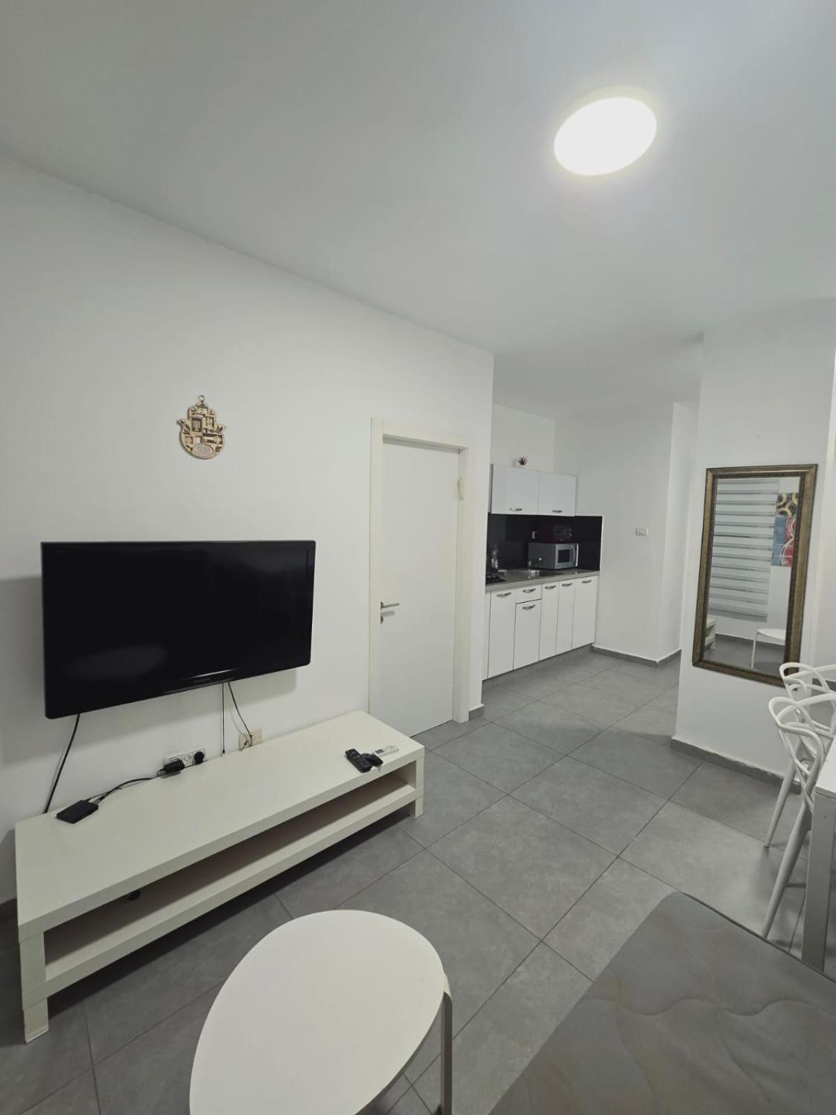 Gk Apartment Harmony Bat Yam Exteriör bild