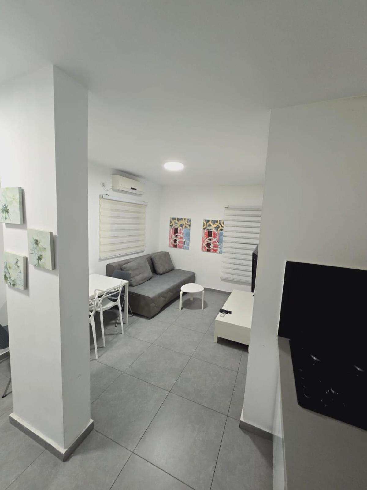 Gk Apartment Harmony Bat Yam Exteriör bild